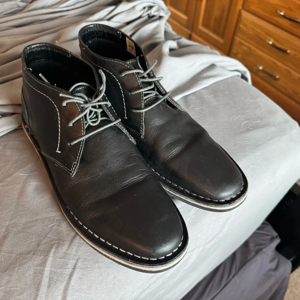 Steve Madden - black chukkka boots, white stitching, men’s size 9 - Picture 5 of 8